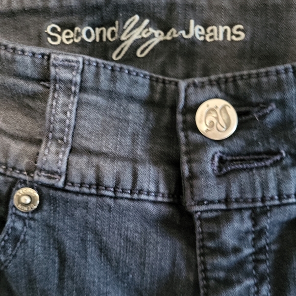 Second Yoga Jeans Women's Size 26 Black Wash Cut Off Capris - Picture 5 of 12